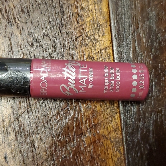 Very Rare - Broadway Colors Buttery MATTE Lip Cream 04 - Hello Sunshine - Picture 4 of 11
